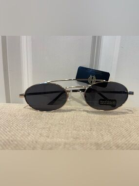 NWT HOUSE OF HARLOW 1960 WOMEN'S OVAL GOLD FRAME SUNGLASSES